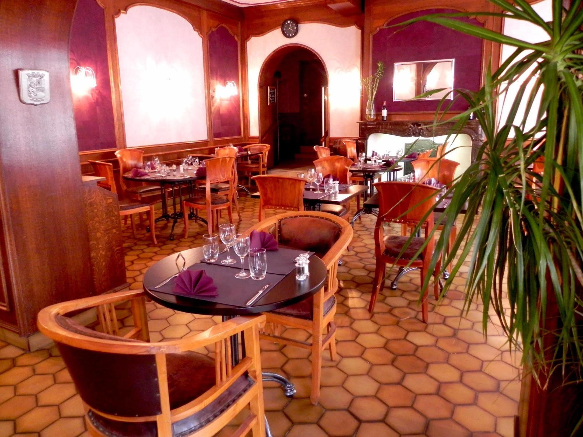 Hotel - Restaurant Au Tonnelier 베르그 외부 사진
